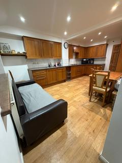 1 bedroom in a house share to rent, Wheatley Road, Isleworth TW7
