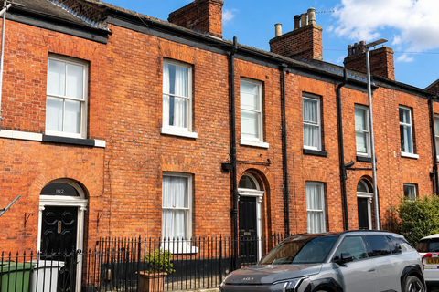 2 bedroom terraced house for sale, Great King Street, Macclesfield, SK11 6PW
