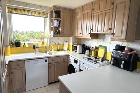 3 bedroom flat for sale, Penton Hall Penton Hall Drive, Staines-upon-Thames, Surrey, TW18