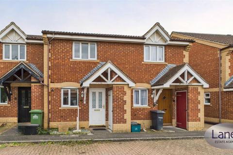 2 bedroom house to rent, Pettys Close, Cheshunt