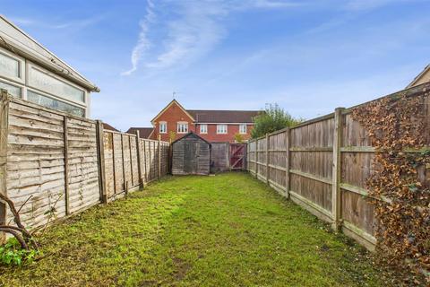 2 bedroom house to rent, Pettys Close, Cheshunt