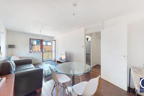 undefined, St Mary Graces Court, London, E1