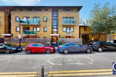 undefined, St Mary Graces Court, London, E1
