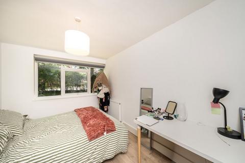 4 bedroom flat to rent, Gloucester Road, Kingston Upon Thames KT1