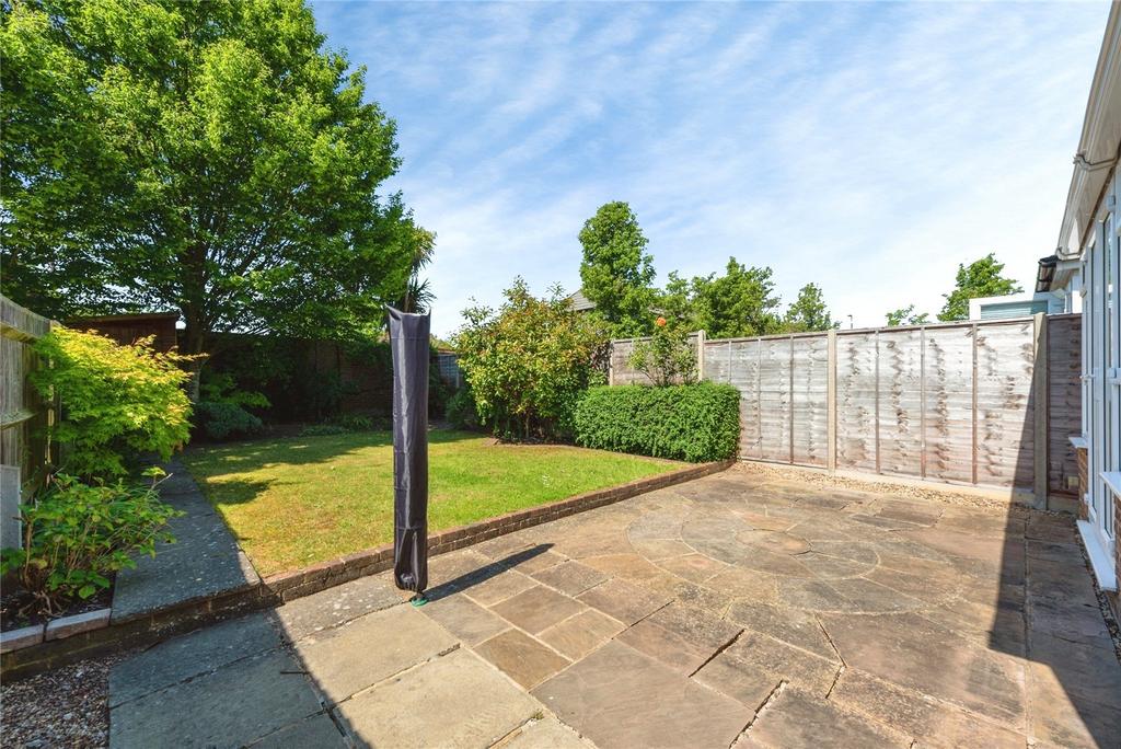 House in New Malden, Motspur Park - More