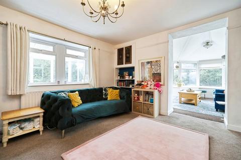 3 bedroom end of terrace house for sale, Haworth Road, Bradford BD15
