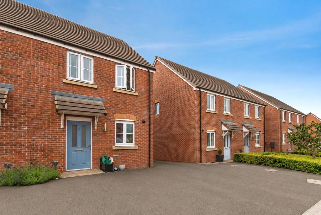 2 bedroom semi-detached house for sale