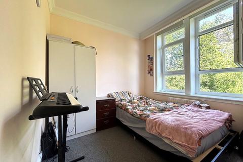 3 bedroom apartment to rent, Warren Fields, Valencia Road,, London