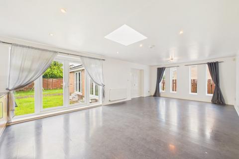 3 bedroom detached bungalow for sale, Kenmore Drive, Hull, East Riding of Yorkshire, HU6 7XH