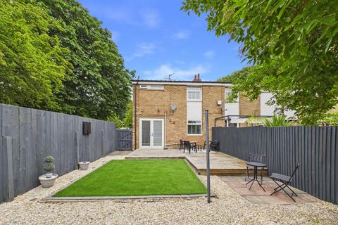 2 bedroom semi-detached house for sale, Neasden Close, Hull, East Riding Of Yorkshire, HU8 0QB