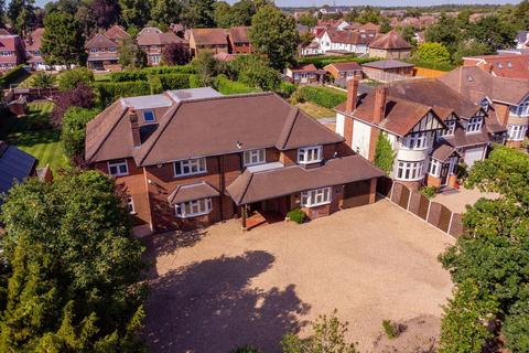 9 bedroom detached house for sale, Langley Road, Langley SL3