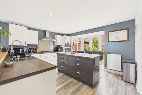 4 bedroom detached house for sale, Lawrance Avenue, Anlaby, Hull, HU10 7DL