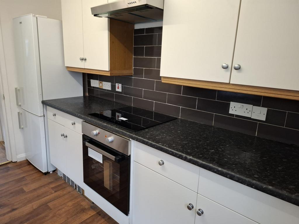Holt Vale, Leeds, West Yorkshire, LS16 - View 2