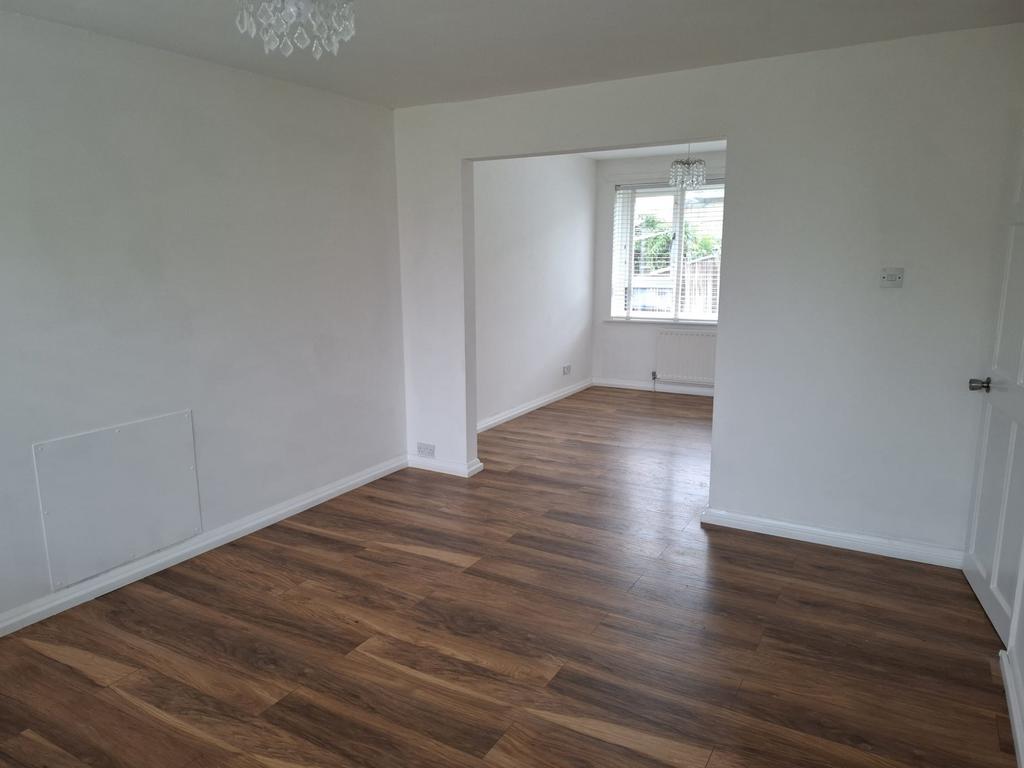 Holt Vale, Leeds, West Yorkshire, LS16 - View 4