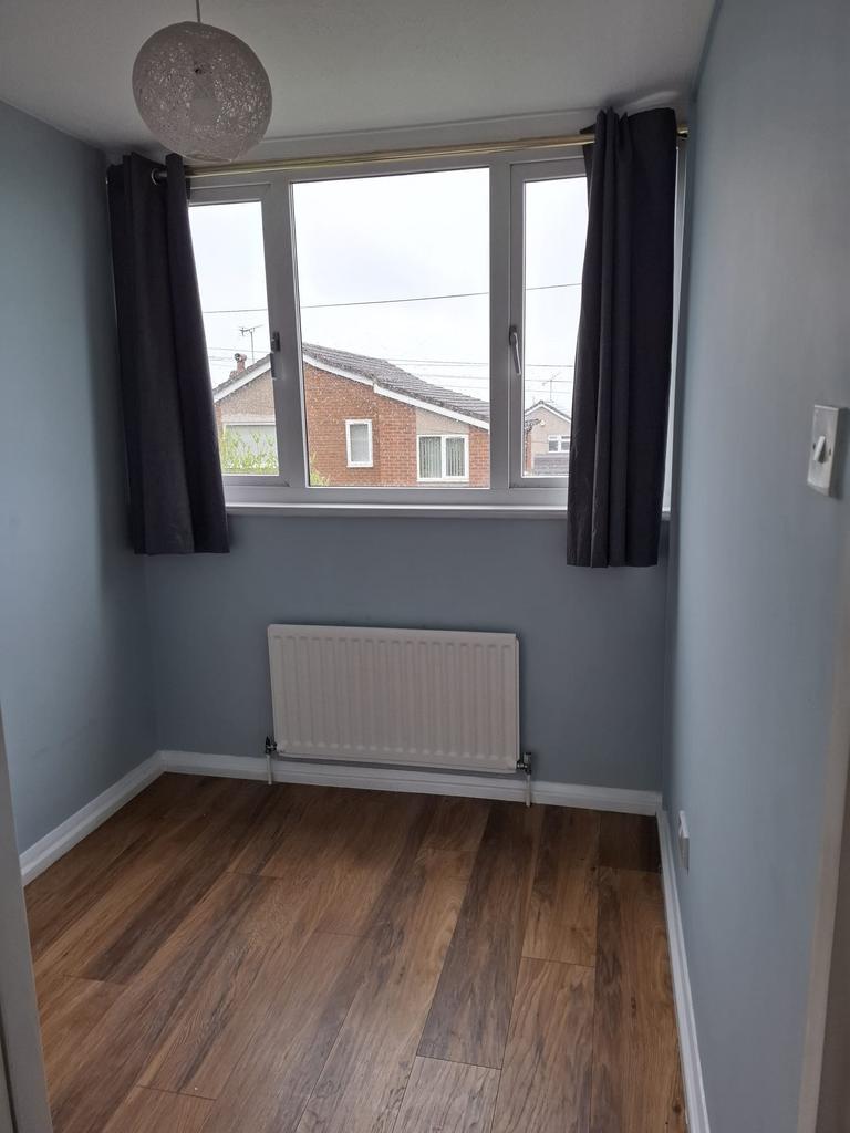 Holt Vale, Leeds, West Yorkshire, LS16 - View 5