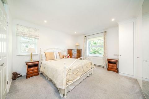 2 bedroom flat for sale, Fairlawn, Weybridge KT13