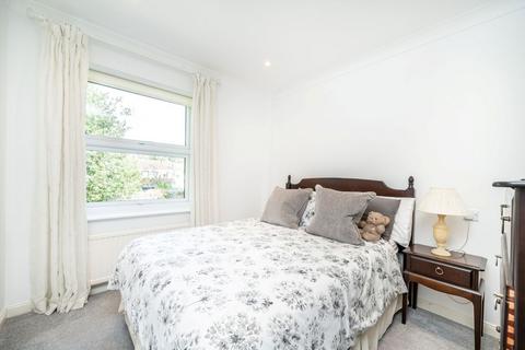 2 bedroom flat for sale, Fairlawn, Weybridge KT13