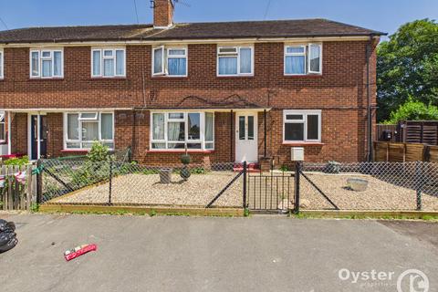 2 bedroom ground floor maisonette to rent, Bartram Close, Uxbridge, UB8