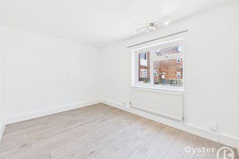 2 bedroom ground floor maisonette to rent, Bartram Close, Uxbridge, UB8