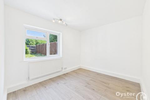 2 bedroom ground floor maisonette to rent, Bartram Close, Uxbridge, UB8