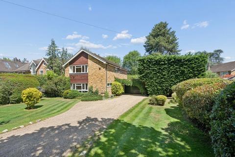 4 bedroom detached house for sale, Barn Close, Farnham Common