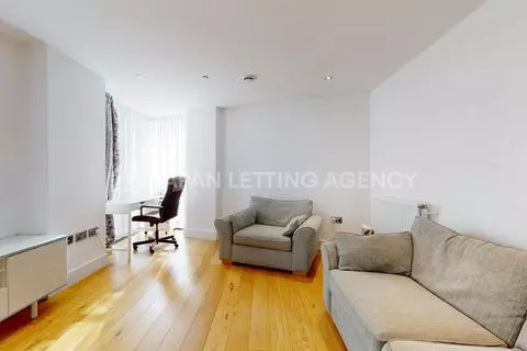 2 bedroom flat to rent - View 4