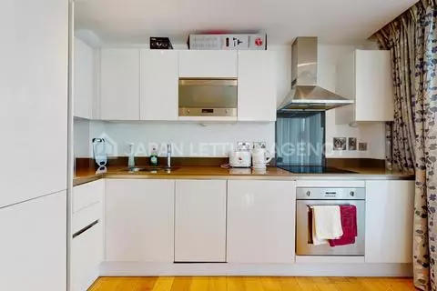 2 bedroom flat to rent - View 5