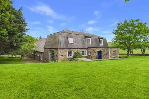 6 bedroom country house for sale