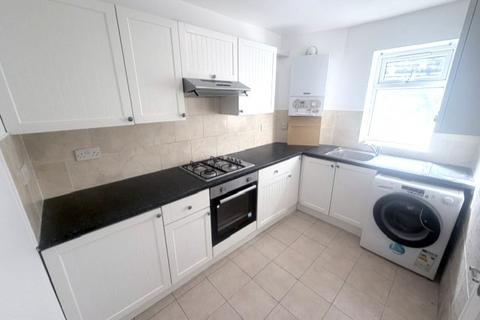 2 bedroom end of terrace house to rent, Hayes UB3