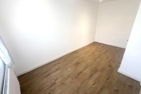 2 bedroom end of terrace house to rent, Hayes UB3