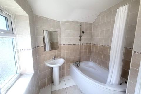 2 bedroom end of terrace house to rent, Hayes UB3