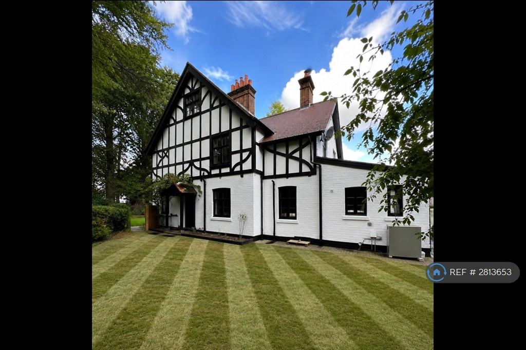 3 bedroom semi-detached house to rent