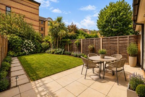 Plough Way, London, SE16