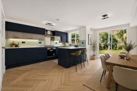4 bedroom terraced house for sale, Plough Way, London, SE16