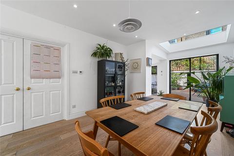 4 bedroom terraced house to rent, Fremont Street, London, E9
