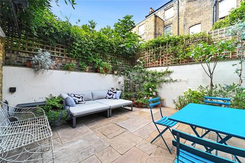 4 bedroom terraced house to rent, Fremont Street, London, E9