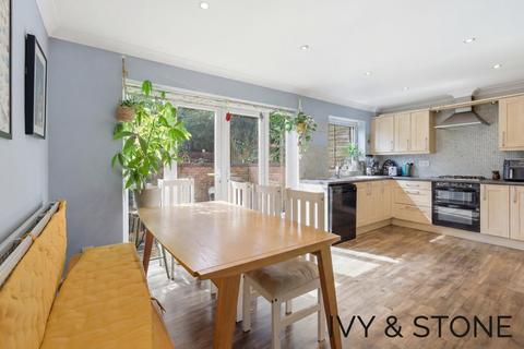 Rolvenden Gardens, Bromley, Kent, BR1
