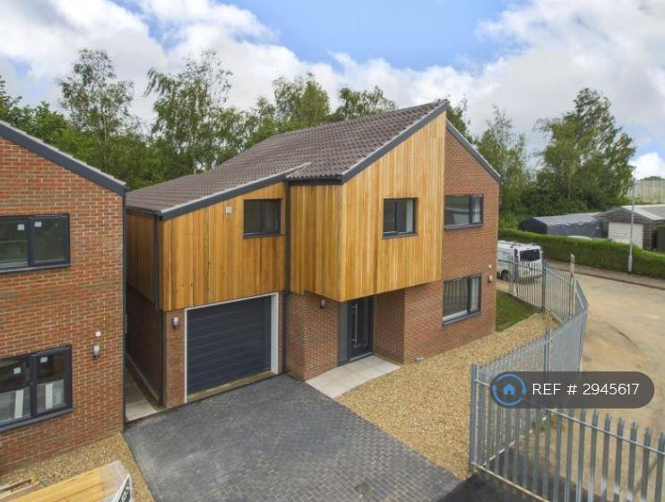 4 bedroom detached house to rent