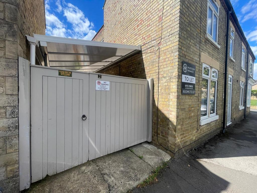 1 bedroom in a house share to rent