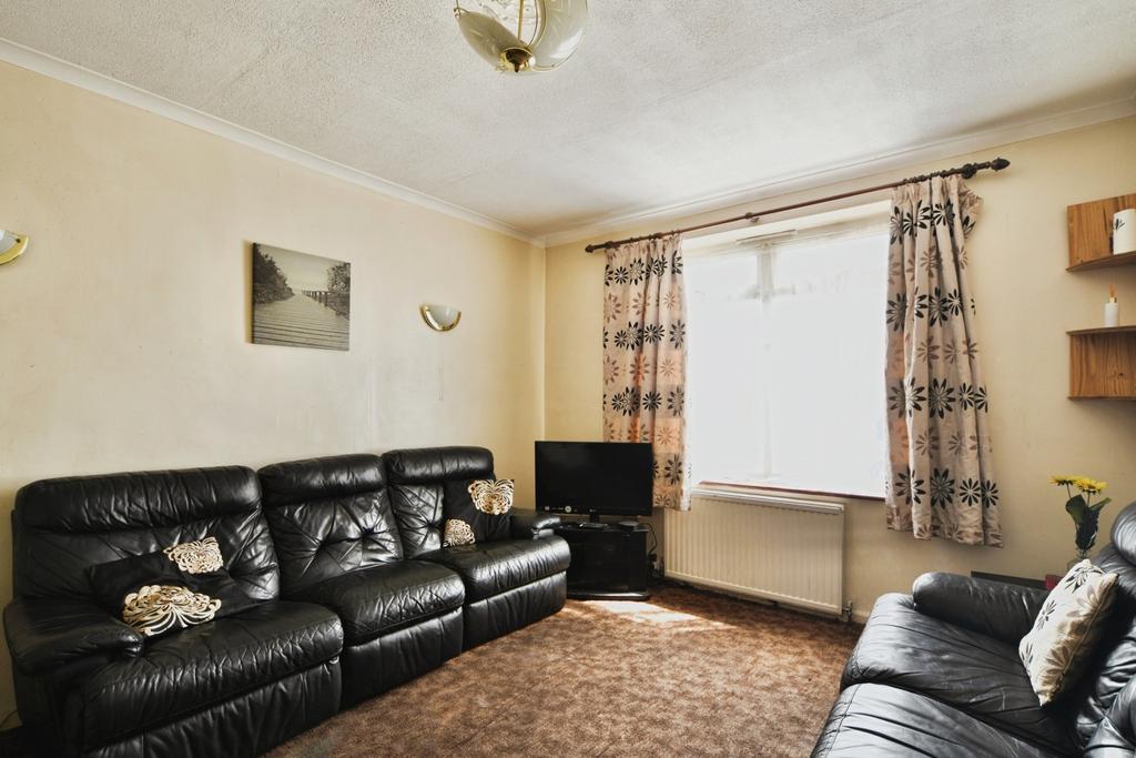 House in London, London Borough of Barking and Dagenham - View 2