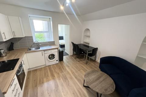 2 bedroom flat to rent, Bon Accord Street, Aberdeen AB11