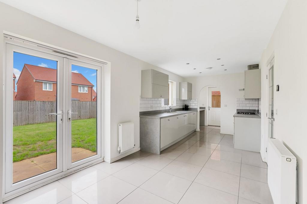 House in Ashfield, Aerodrome, Hucknall - View 4
