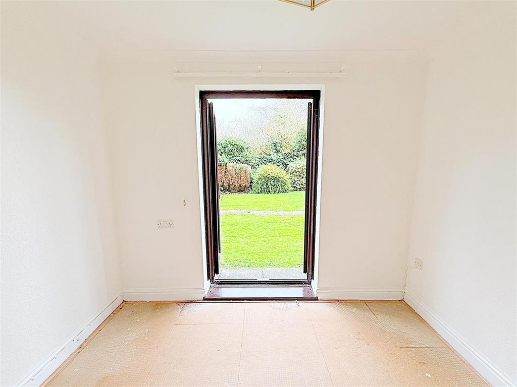 Bedroom 2/dining room