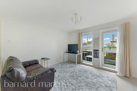 2 bedroom flat to rent, St James's Drive, London