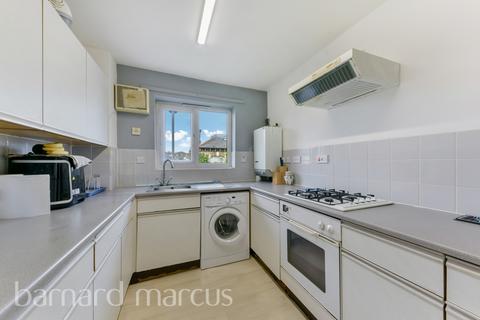 2 bedroom flat to rent, St James's Drive, London