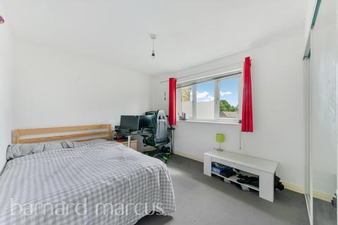 2 bedroom flat to rent, St James's Drive, London