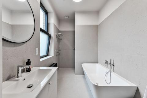 2 bedroom flat to rent, Upper Street, Islington, London, N1