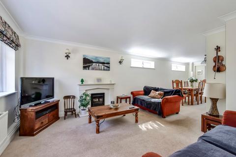 4 bedroom end of terrace house for sale, Howard Agne Close, Bovingdon, HP3