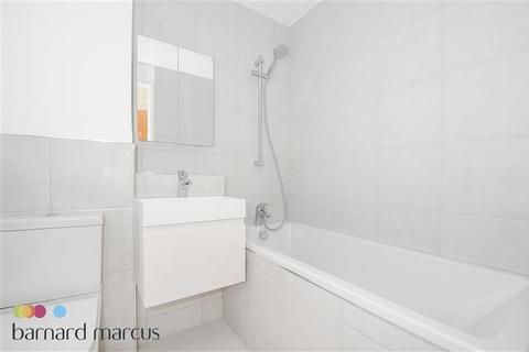 Studio to rent, Brompton Park Crescent, London