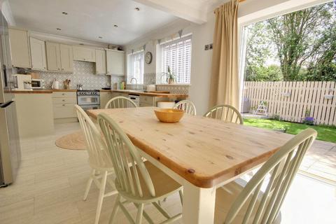 4 bedroom detached house for sale, Hillcrest Drive, Beverley